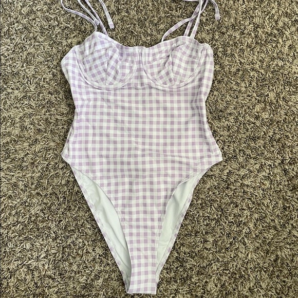 ASOS one piece swimsuit - Picture 3 of 5